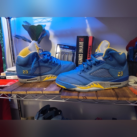Jordan Retro 5 Laney Varsity M 10.5 - Picture 5 of 8
